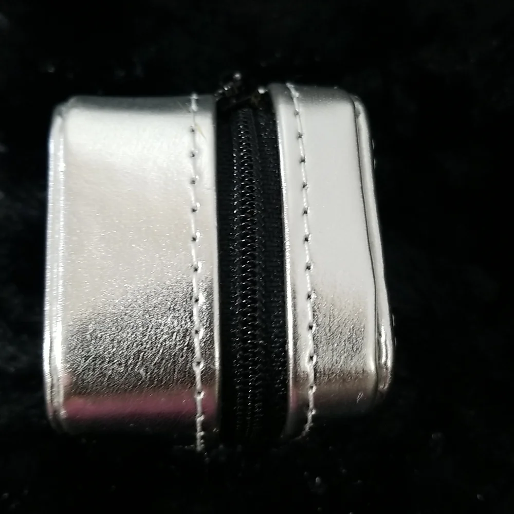 TOUS SILVER ZIP AROUND RING CASE - Picture 4 of 8